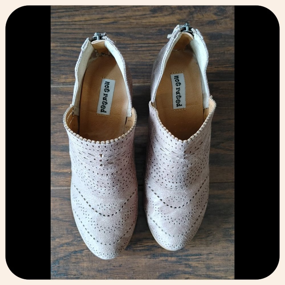 NOT RATED FOOTWEAR || Ankle Boot (SIZE 6.5) - Picture 5 of 7